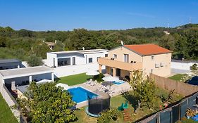 Villa Suhalj